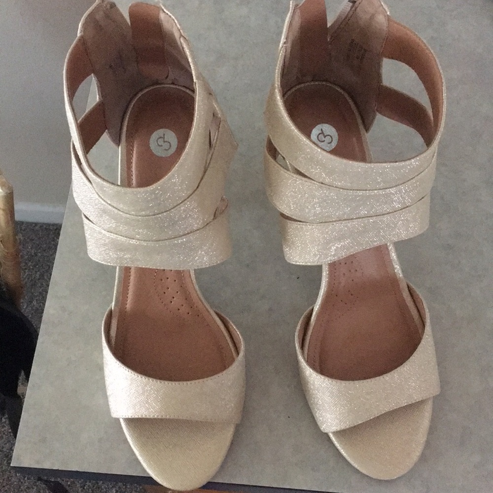 Sparkly gold dress sandal with heel